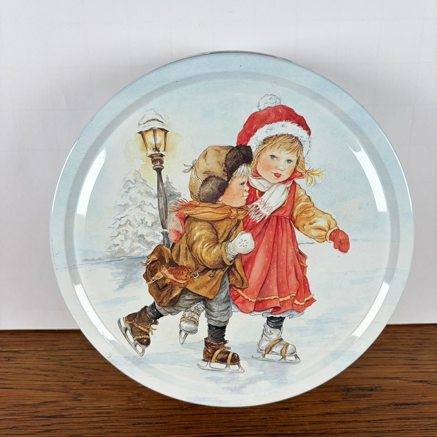 Ronde koekjestrommel schaatsen