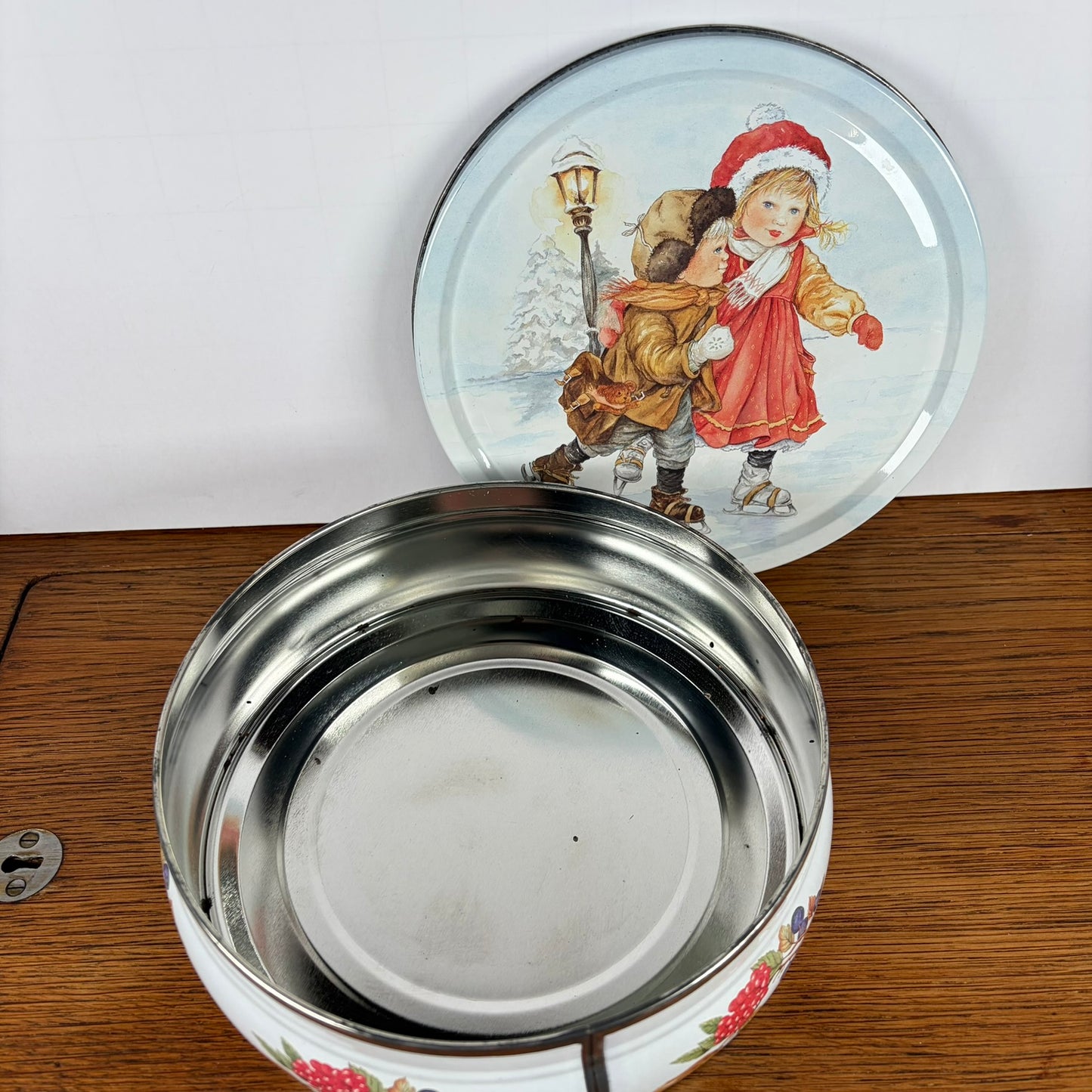 Ronde koekjestrommel schaatsen