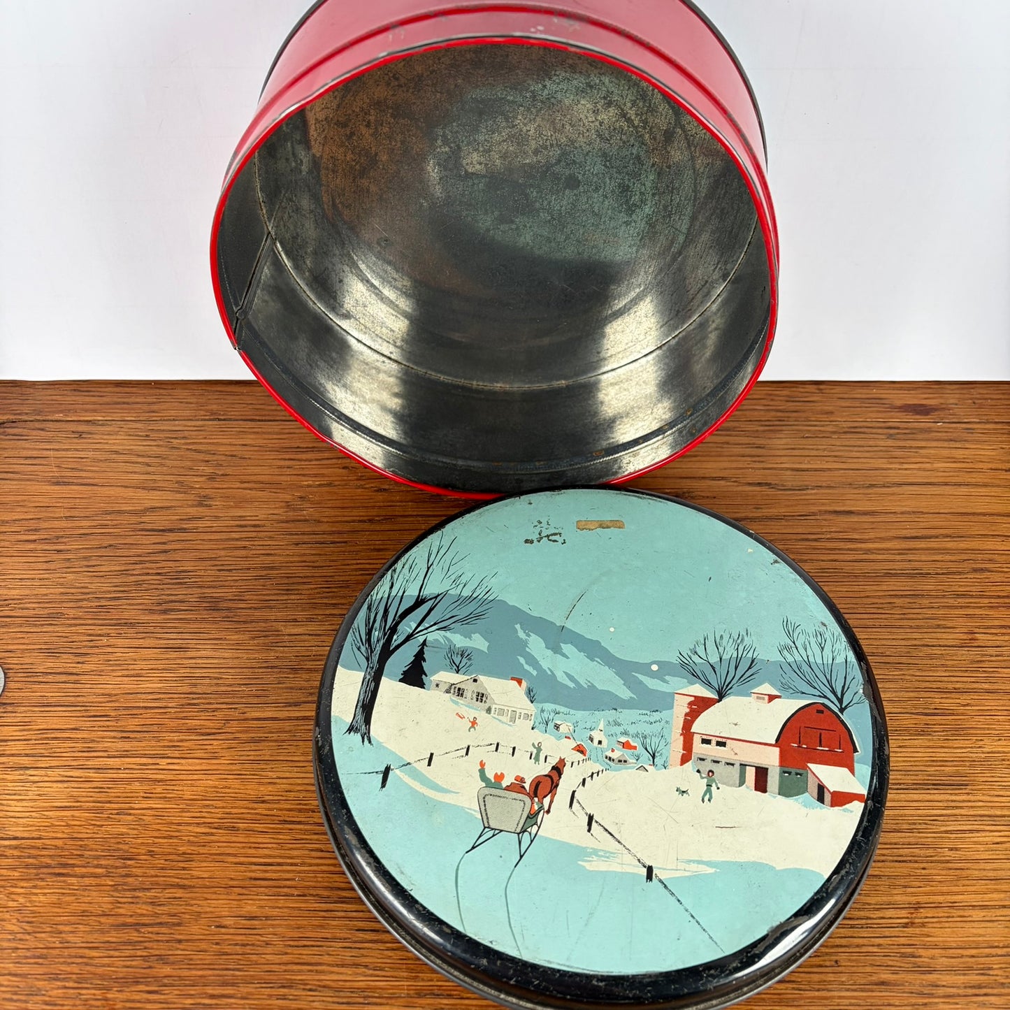 Vintage rond koekjes blik sneeuw