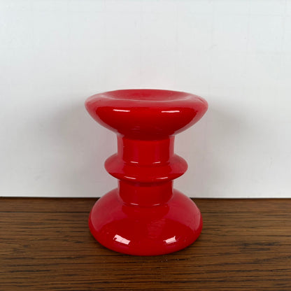 Rode keramieken kandelaar