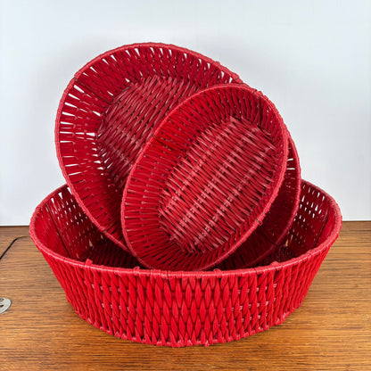 Vintage rode kunststof mandjes