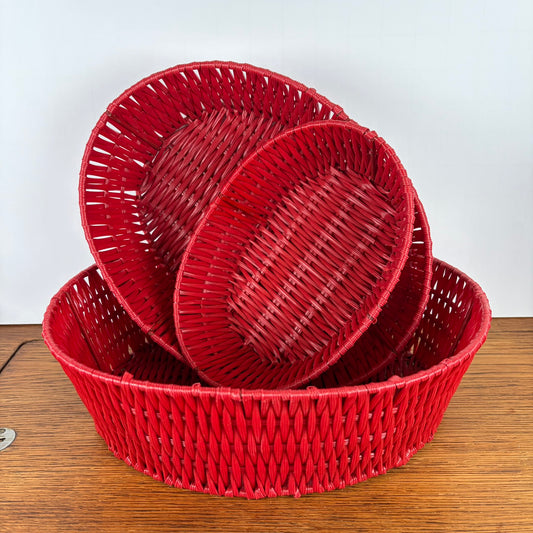 Vintage rode kunststof mandjes