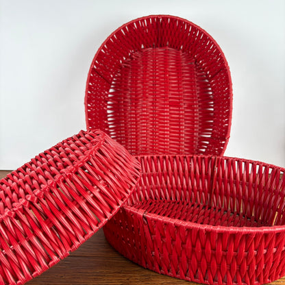 Vintage rode kunststof mandjes