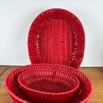 Vintage rode kunststof mandjes