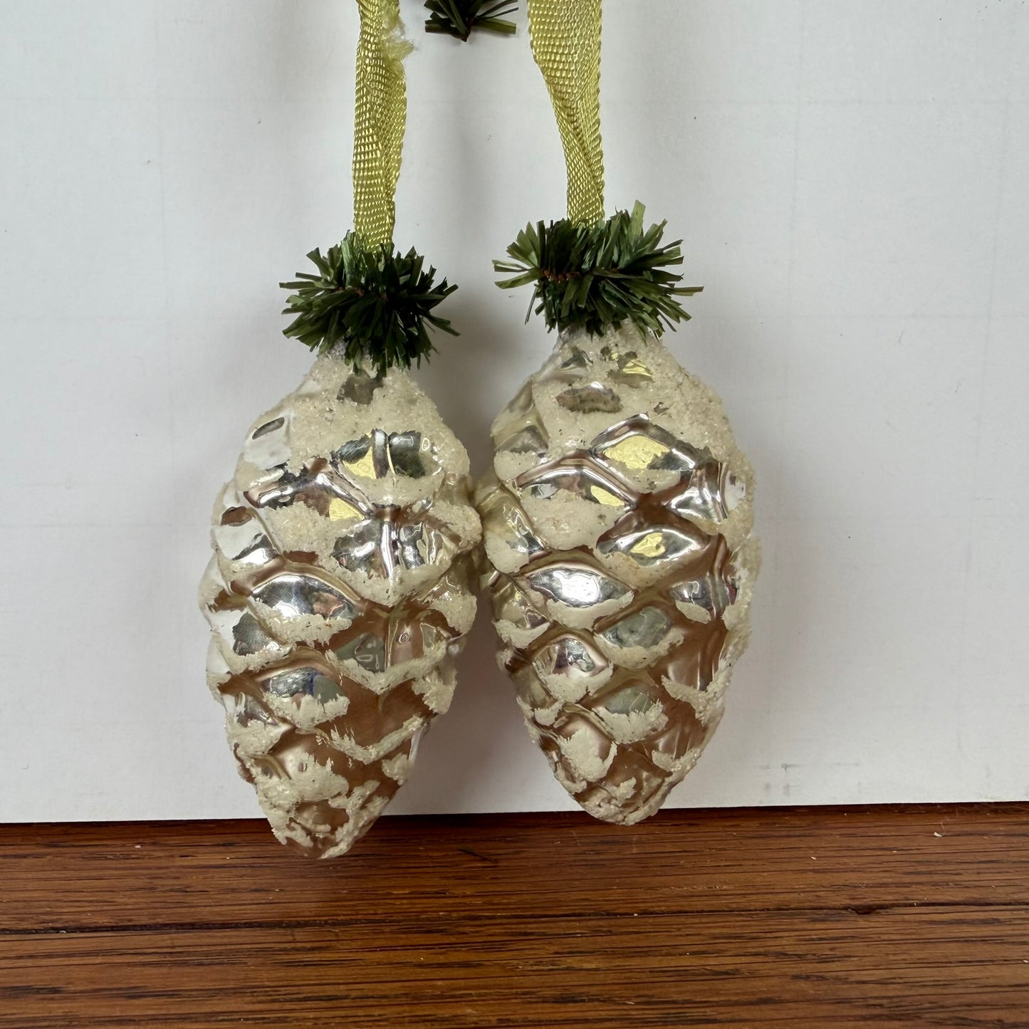 Vintage kerstbal dennenappels