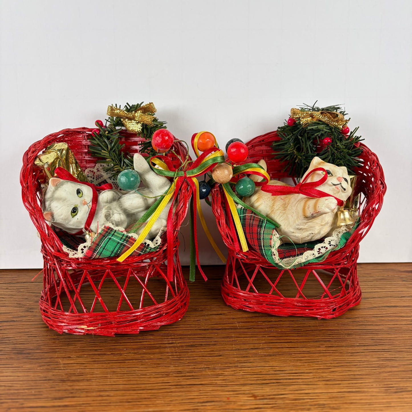 Kerst katten op stoeltjes