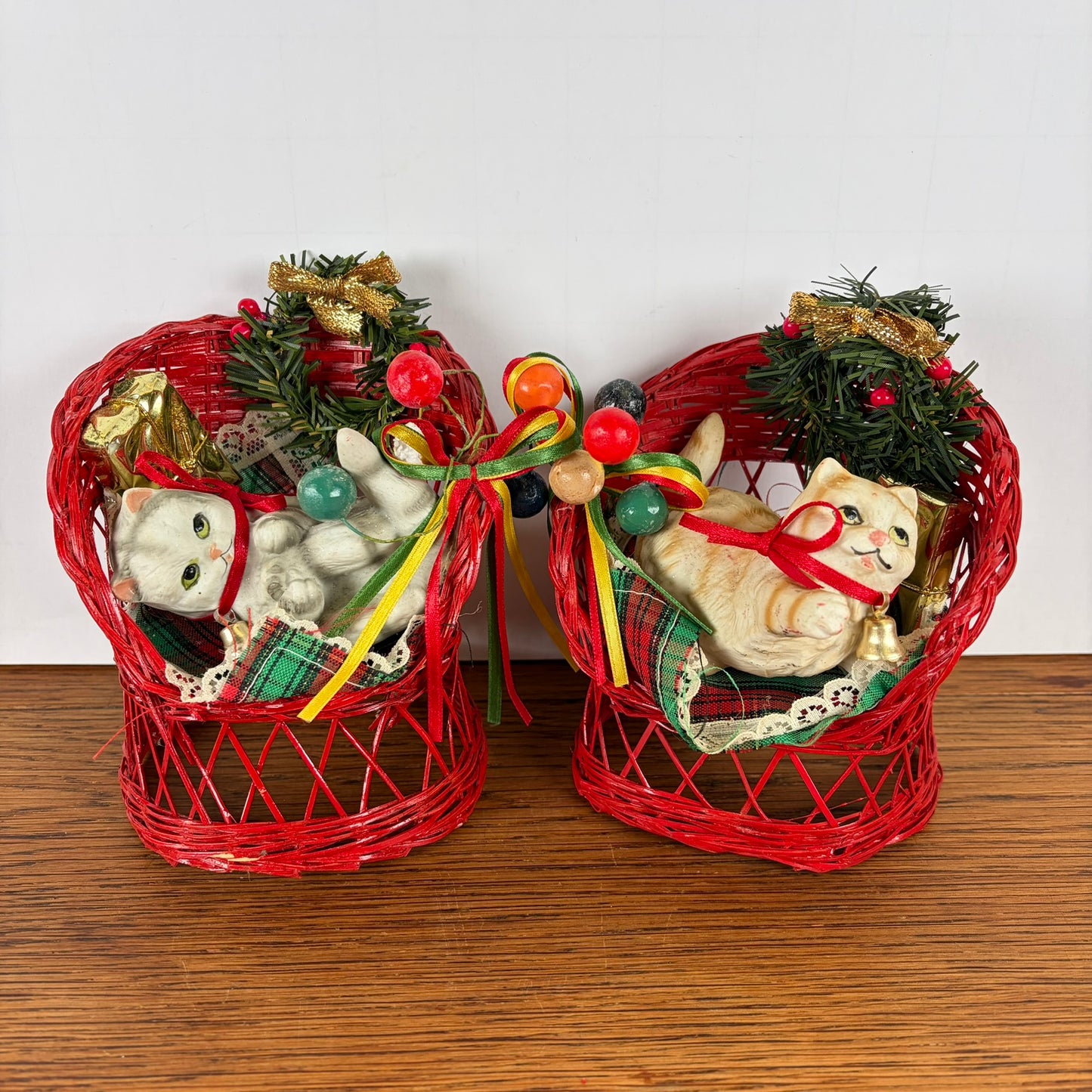 Kerst katten op stoeltjes