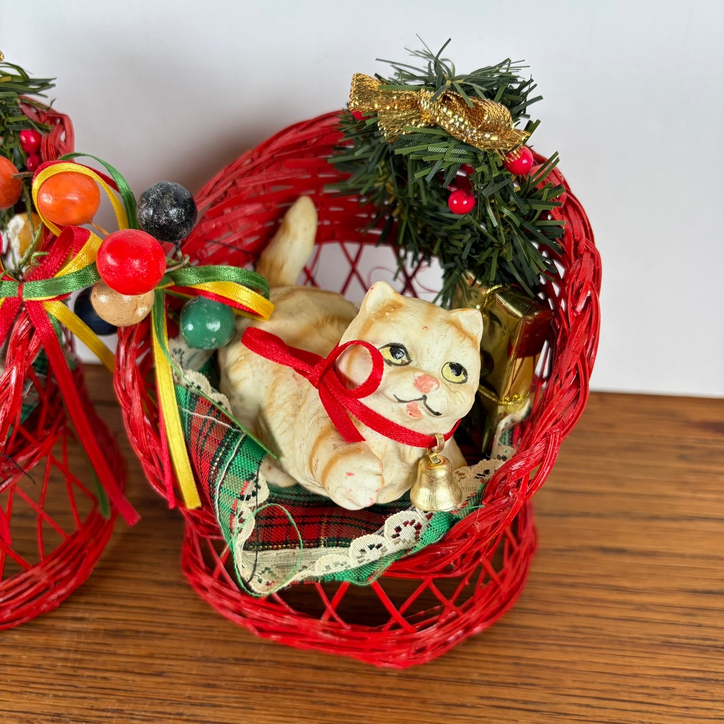 Kerst katten op stoeltjes