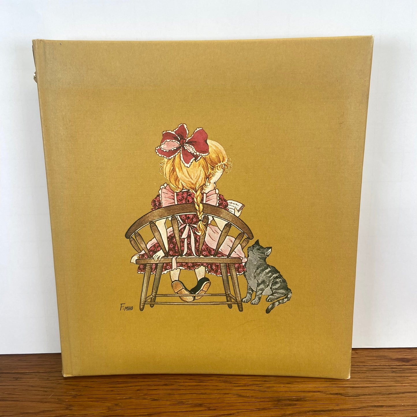 Vintage fotoalbum meisje met kat