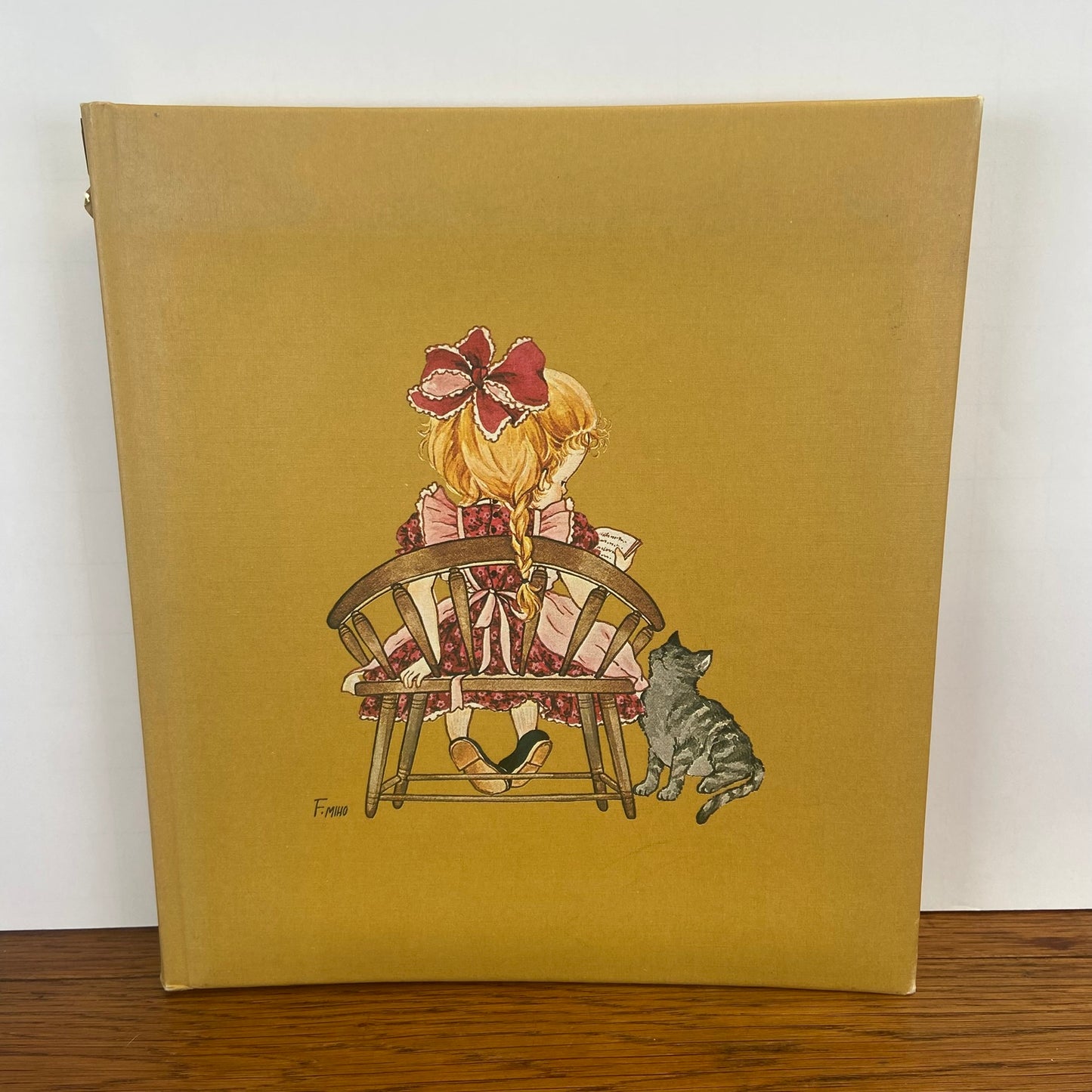 Vintage fotoalbum meisje met kat