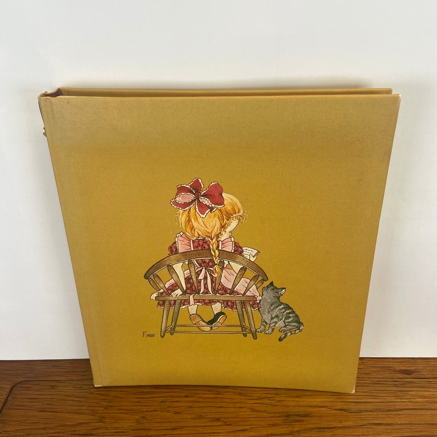 Vintage fotoalbum meisje met kat