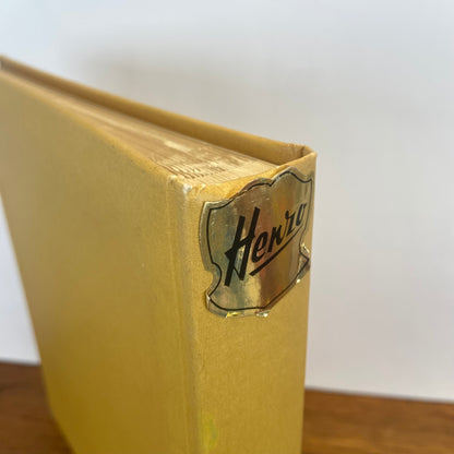 Vintage fotoalbum meisje met kat
