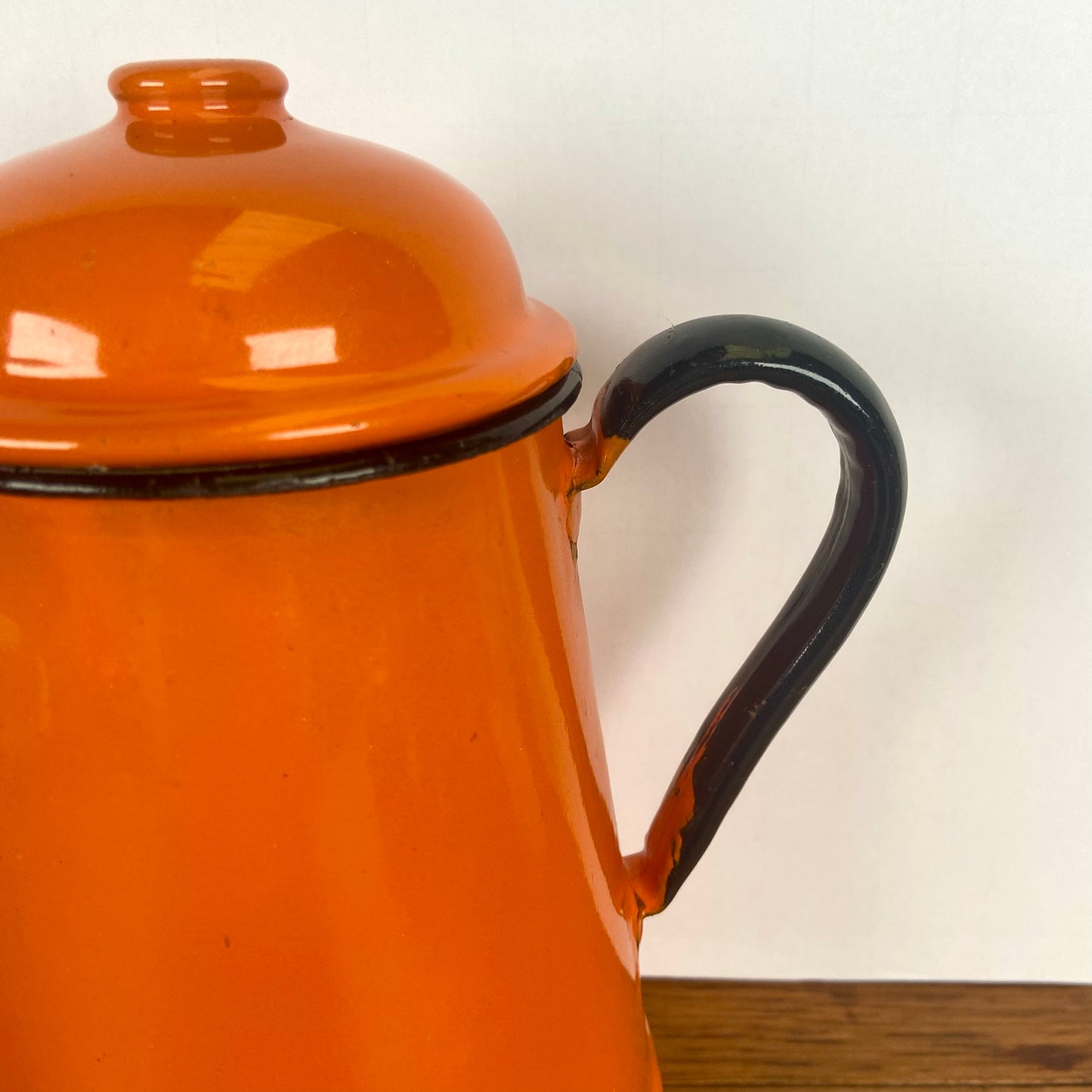 Vintage oranje emaillen theepot