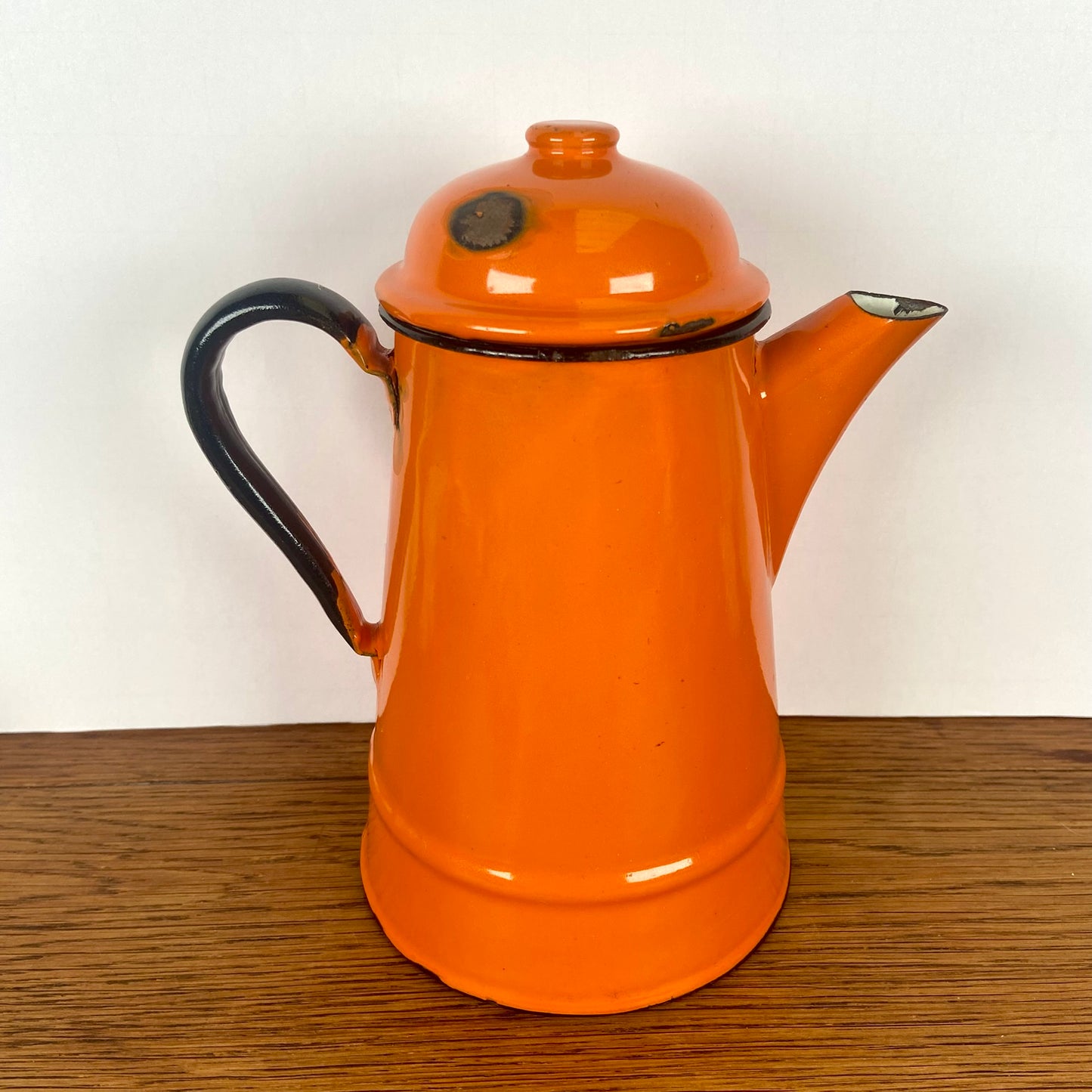 Vintage oranje emaillen theepot