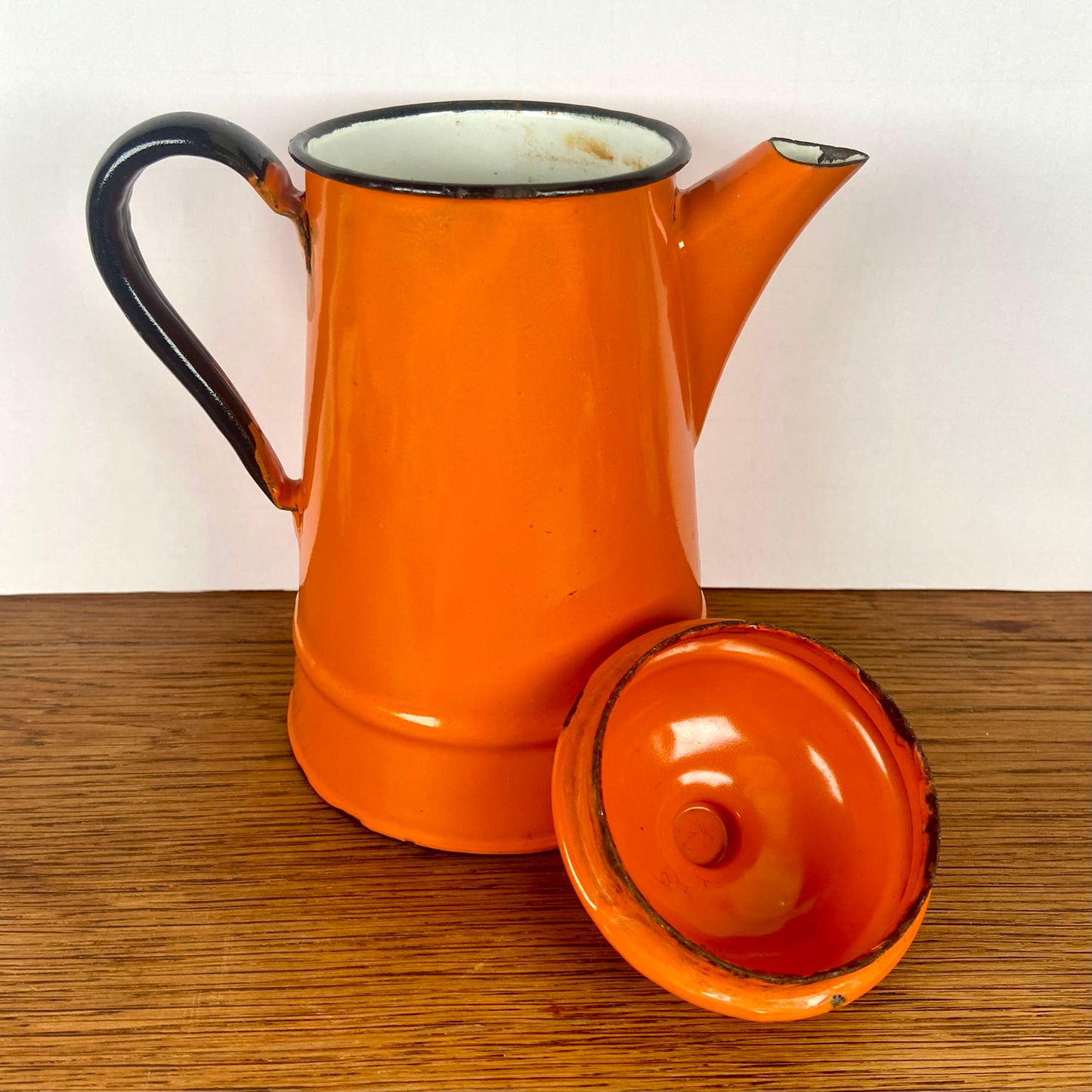 Vintage oranje emaillen theepot