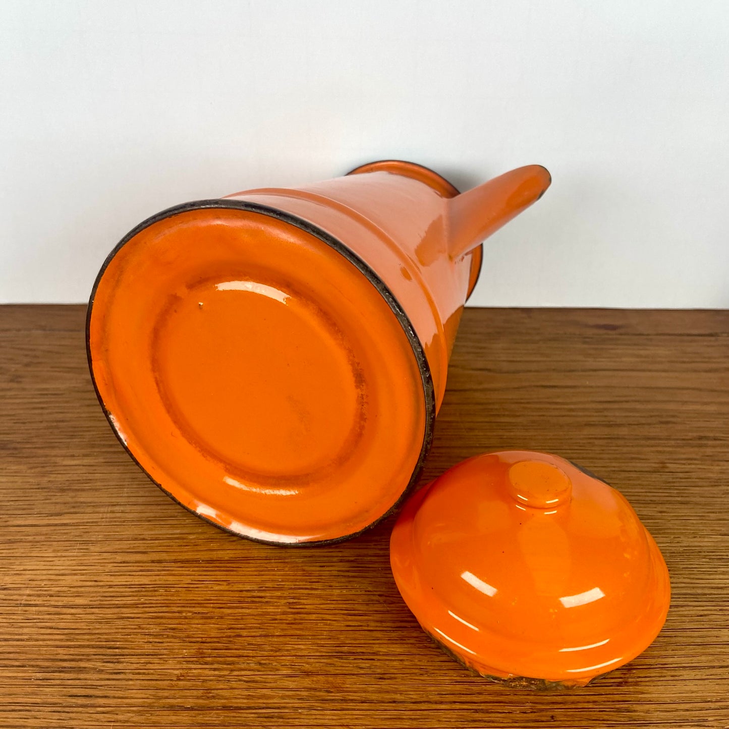 Vintage oranje emaillen theepot