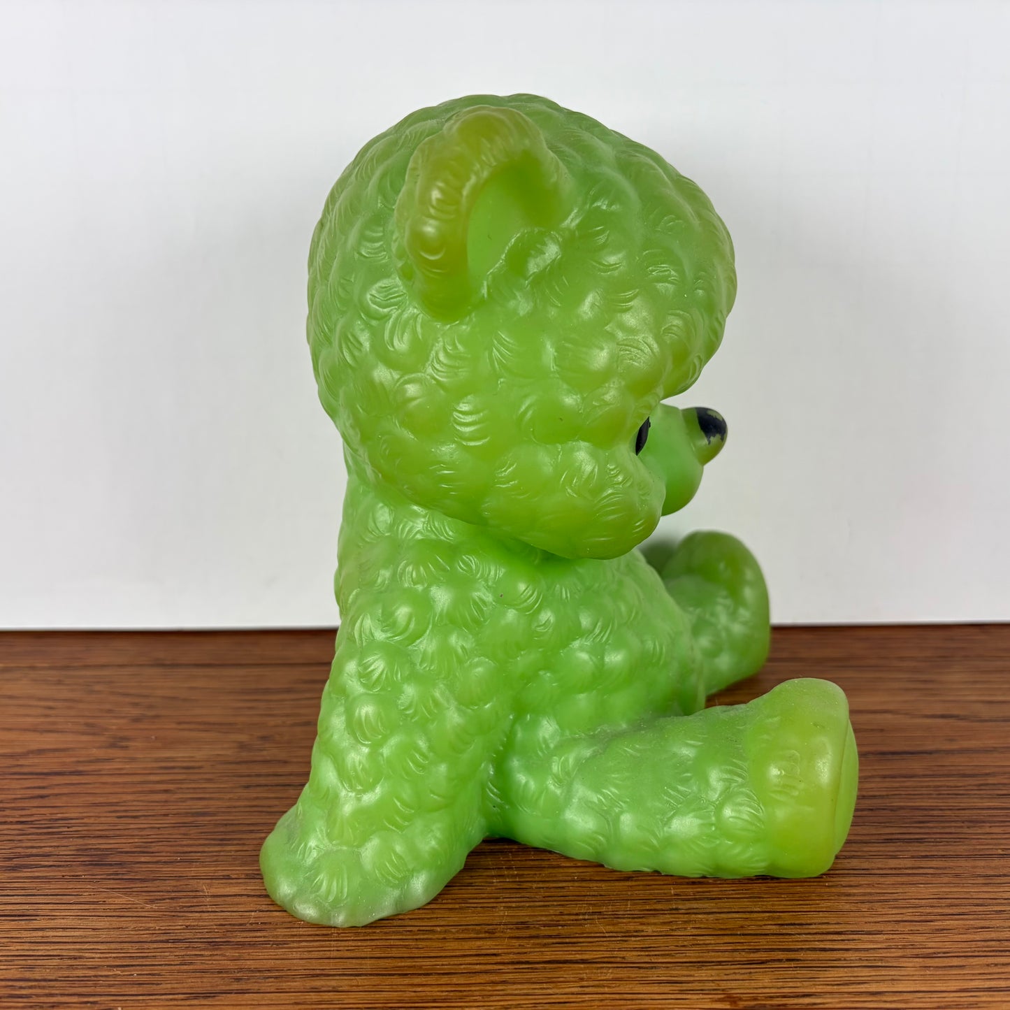 Vintage groen piepbeest beer