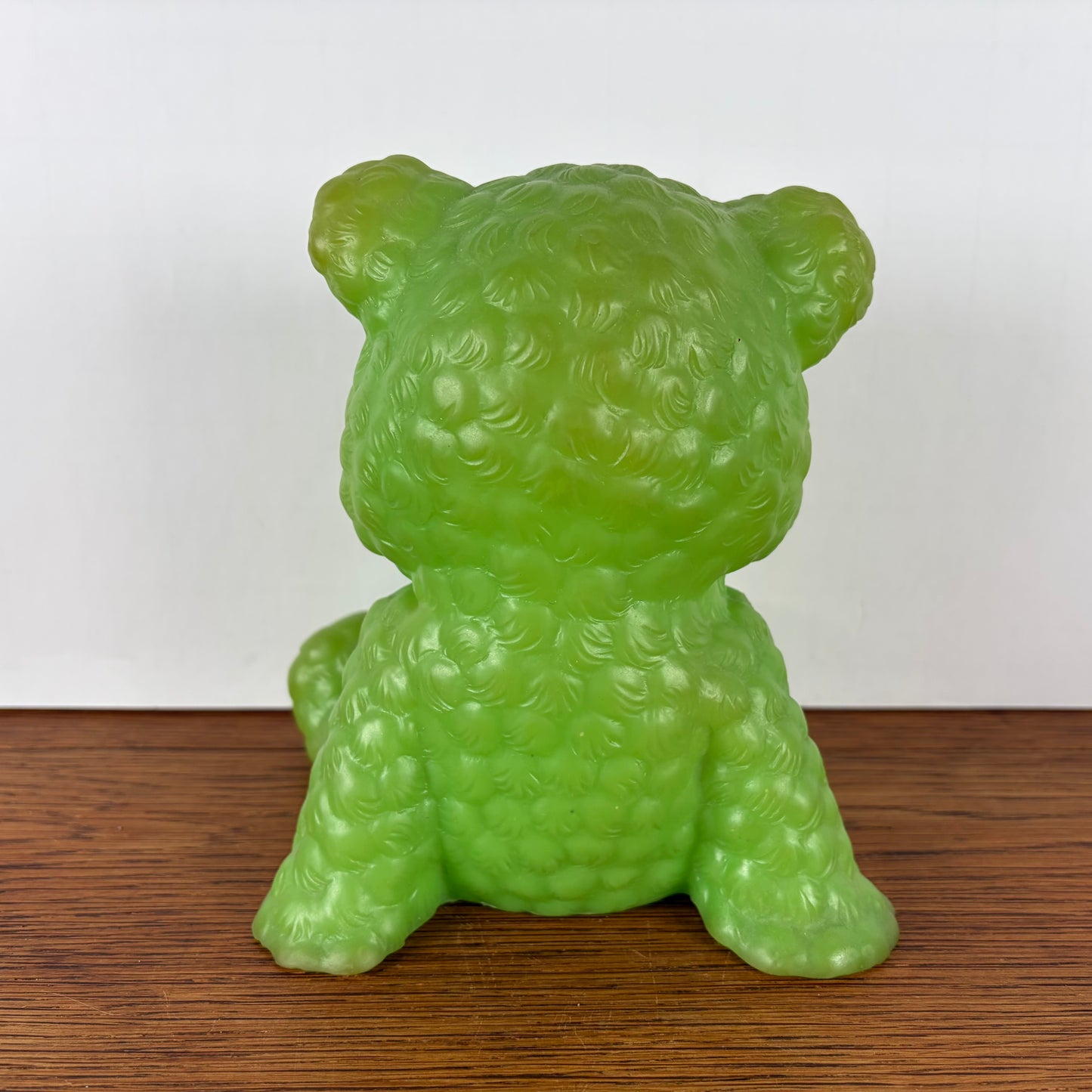 Vintage groen piepbeest beer