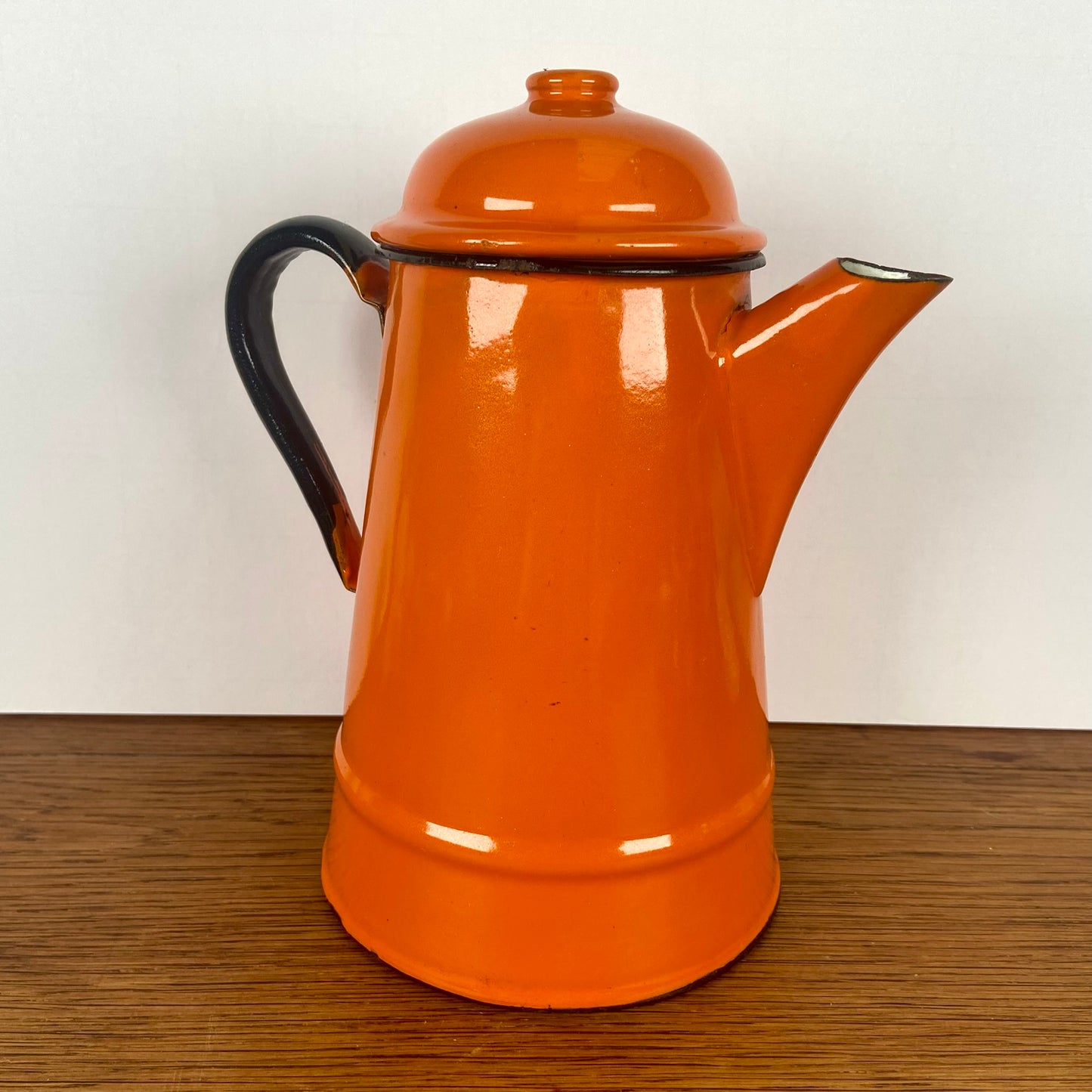 Vintage oranje emaillen theepot