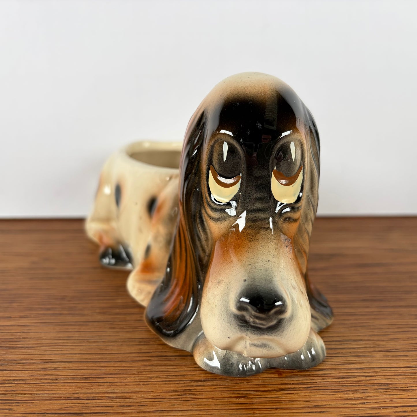 Vintage bloempot hond