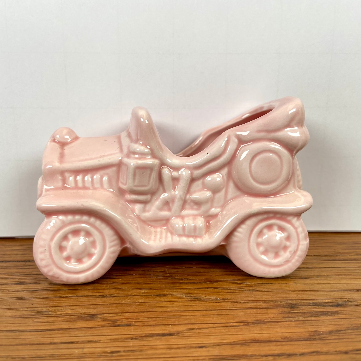 vintage bloempotje roze auto