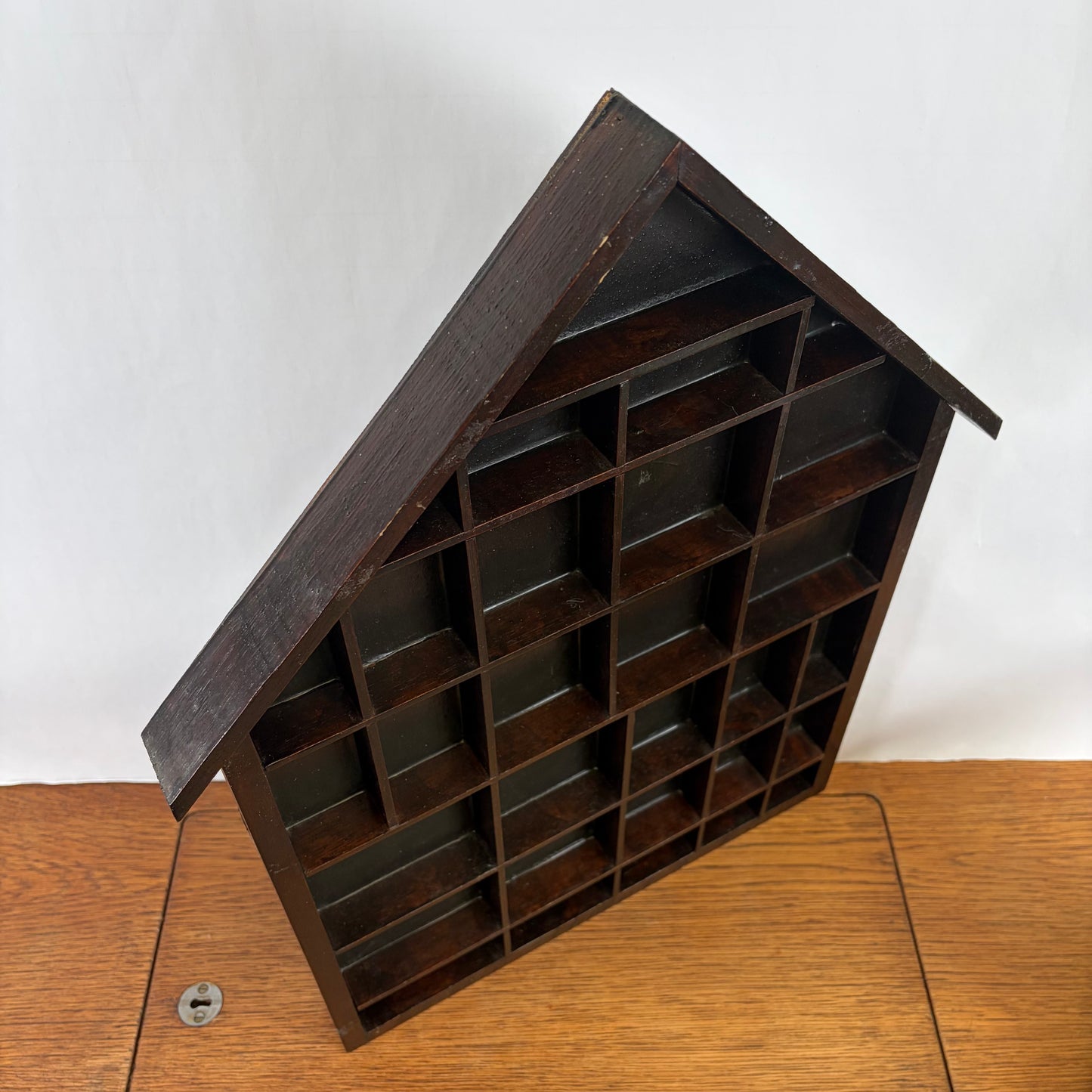 Vintage houten letterbak huisje
