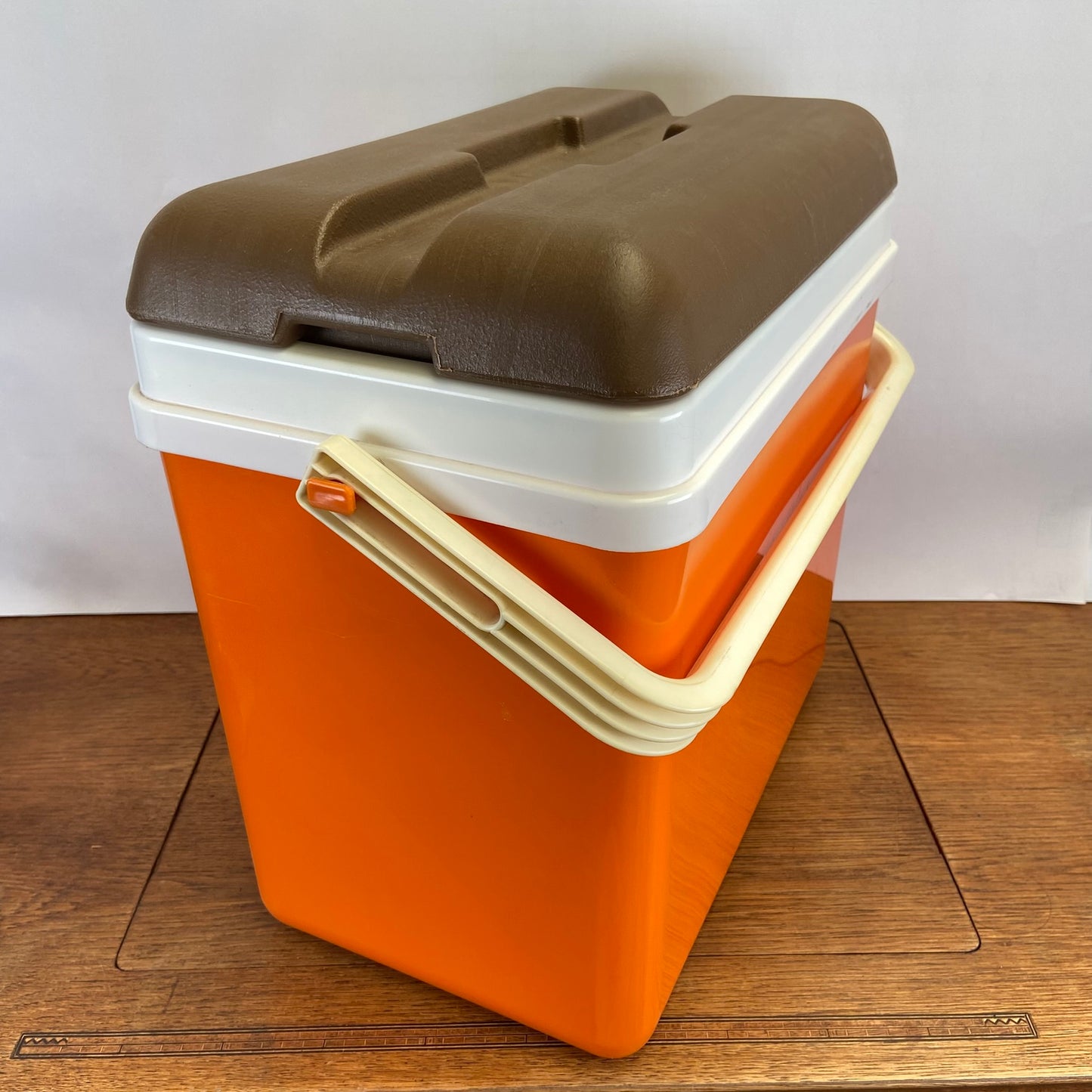 Vintage oranje curver koelbox