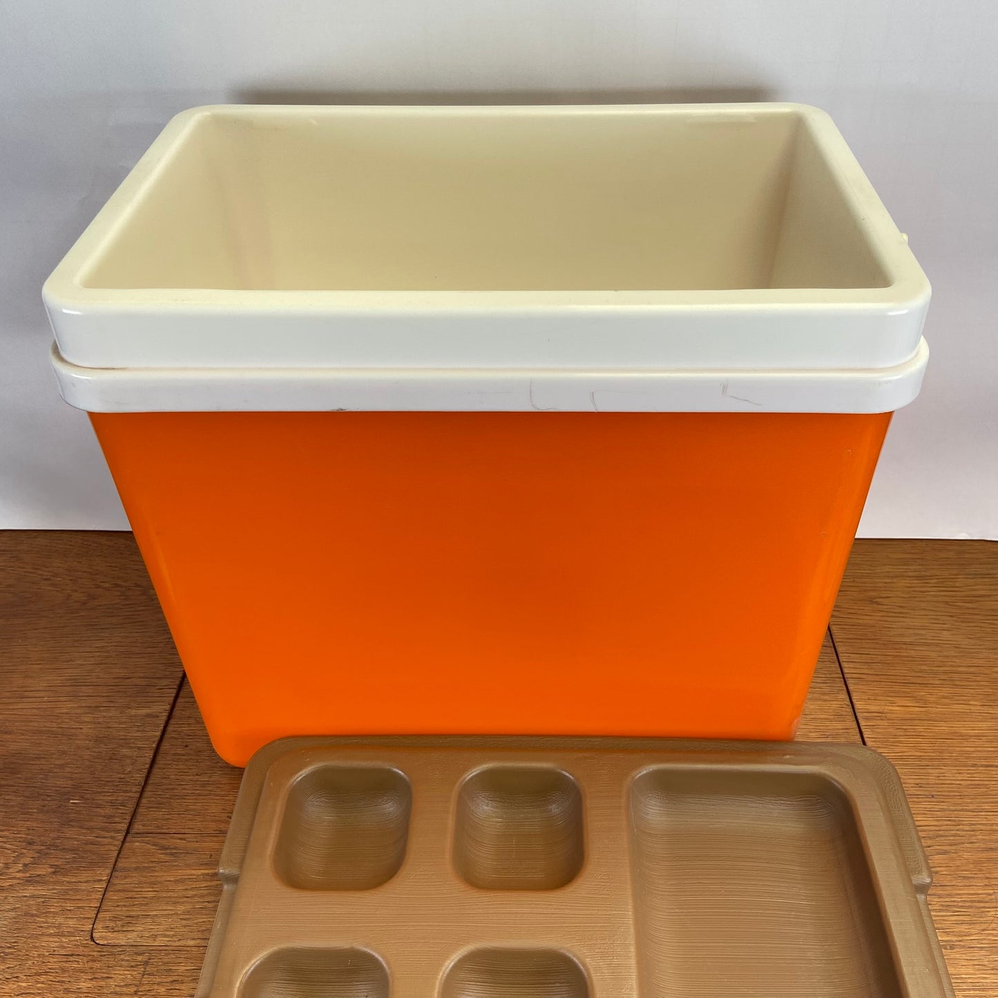 Vintage oranje curver koelbox