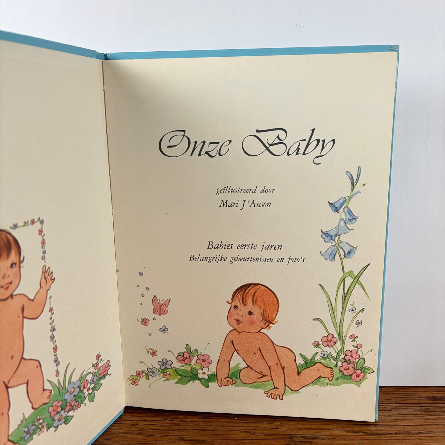 Vintage babyboek onze baby