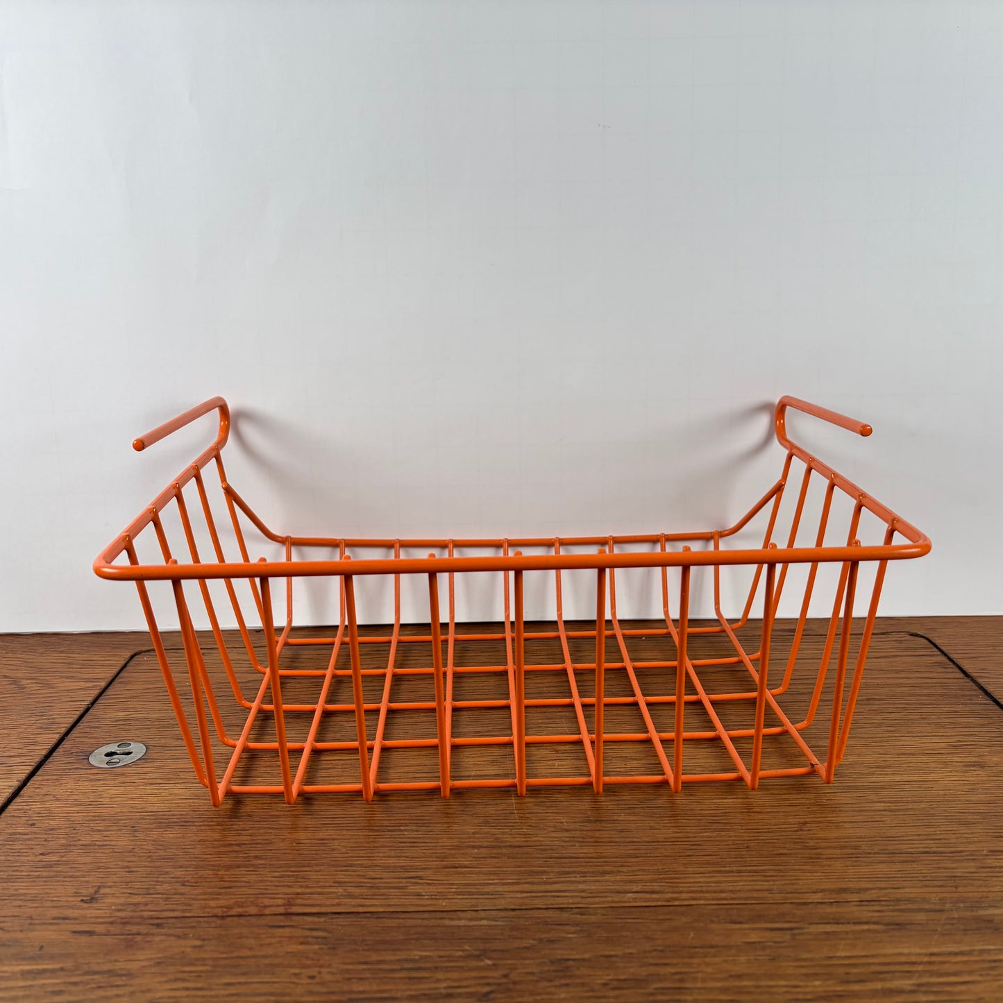 Vintage plastic draadmandje oranje