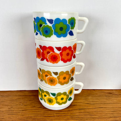4 vintage Arcopal lotus grote mokken