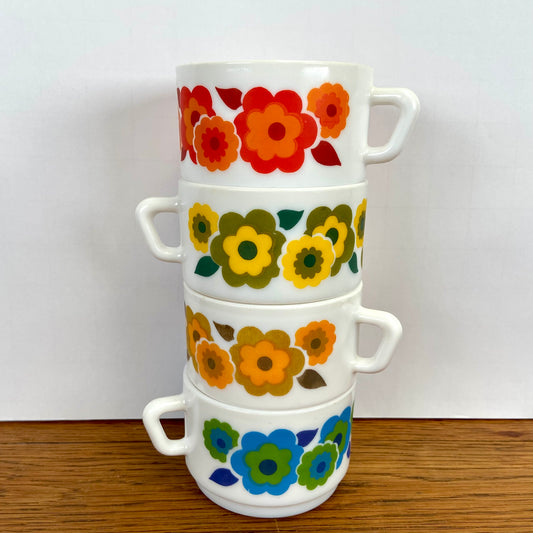 4 vintage Arcopal lotus grote mokken