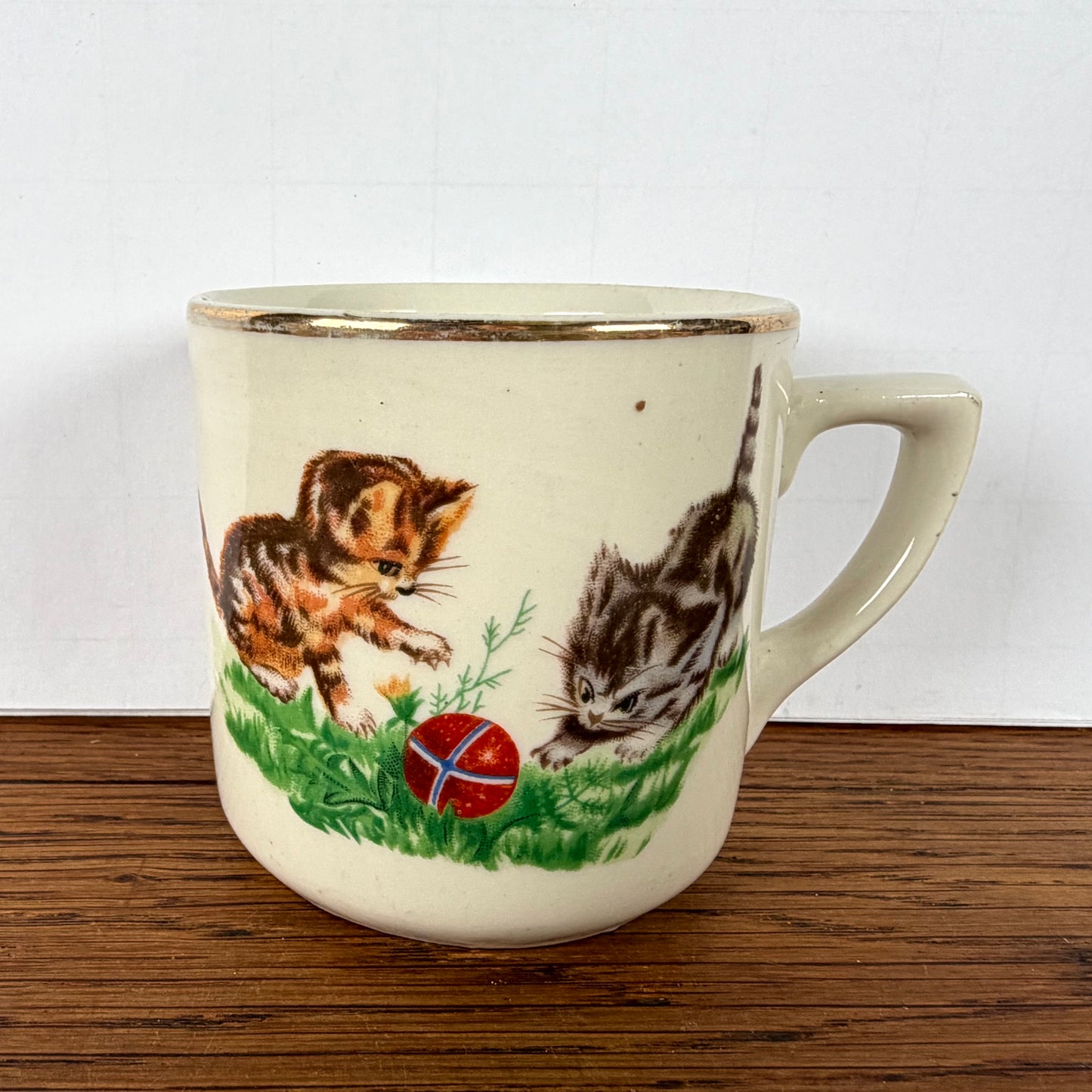 Vintage mok katten met bal