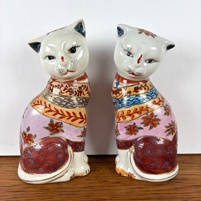 Set van 2 Aziatische katten beelden