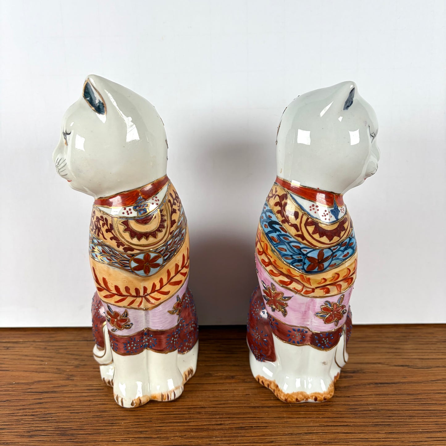 Set van 2 Aziatische katten beelden