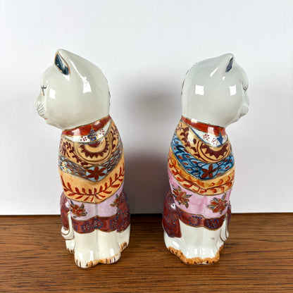 Set van 2 Aziatische katten beelden