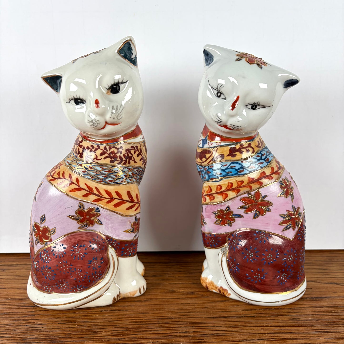 Set van 2 Aziatische katten beelden