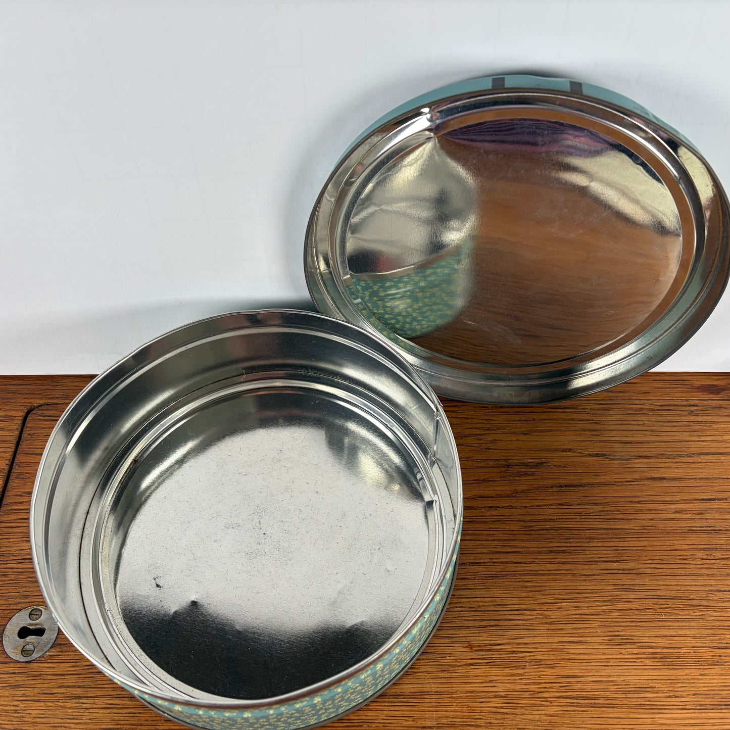 Vintage rond koekjes blik katten