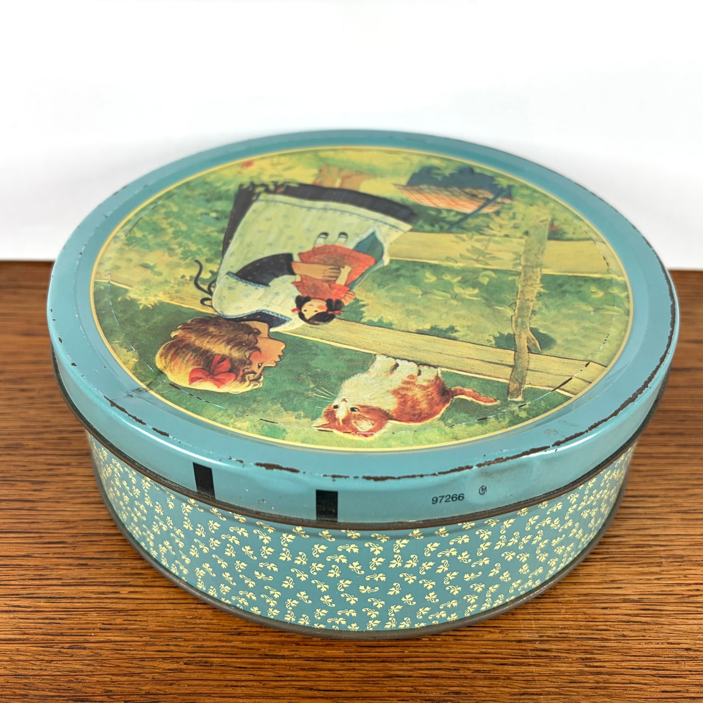 Vintage rond koekjes blik katten