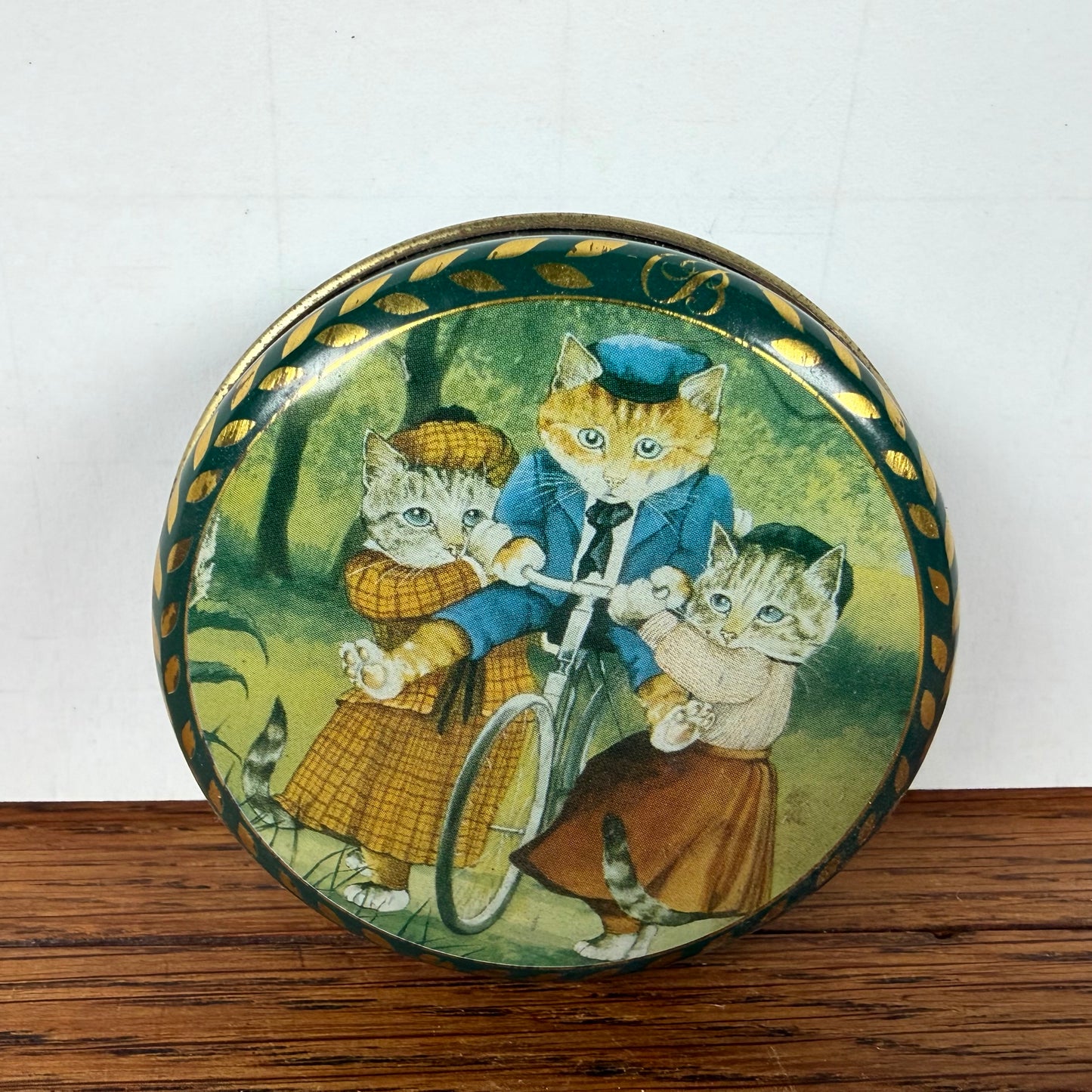 Vintage Bentey’s blikje rond katten fiets