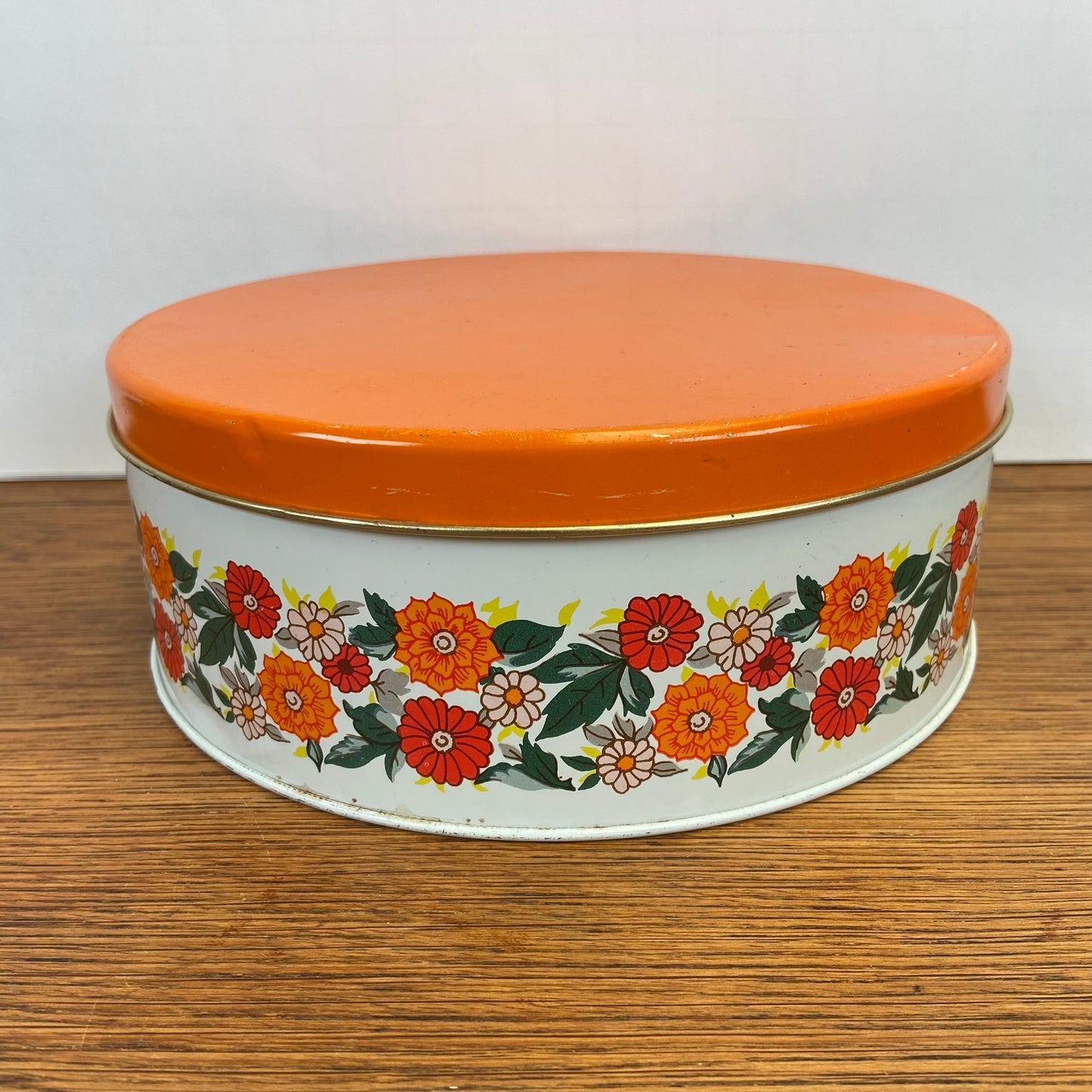 Vintage rond koekjesblik oranje