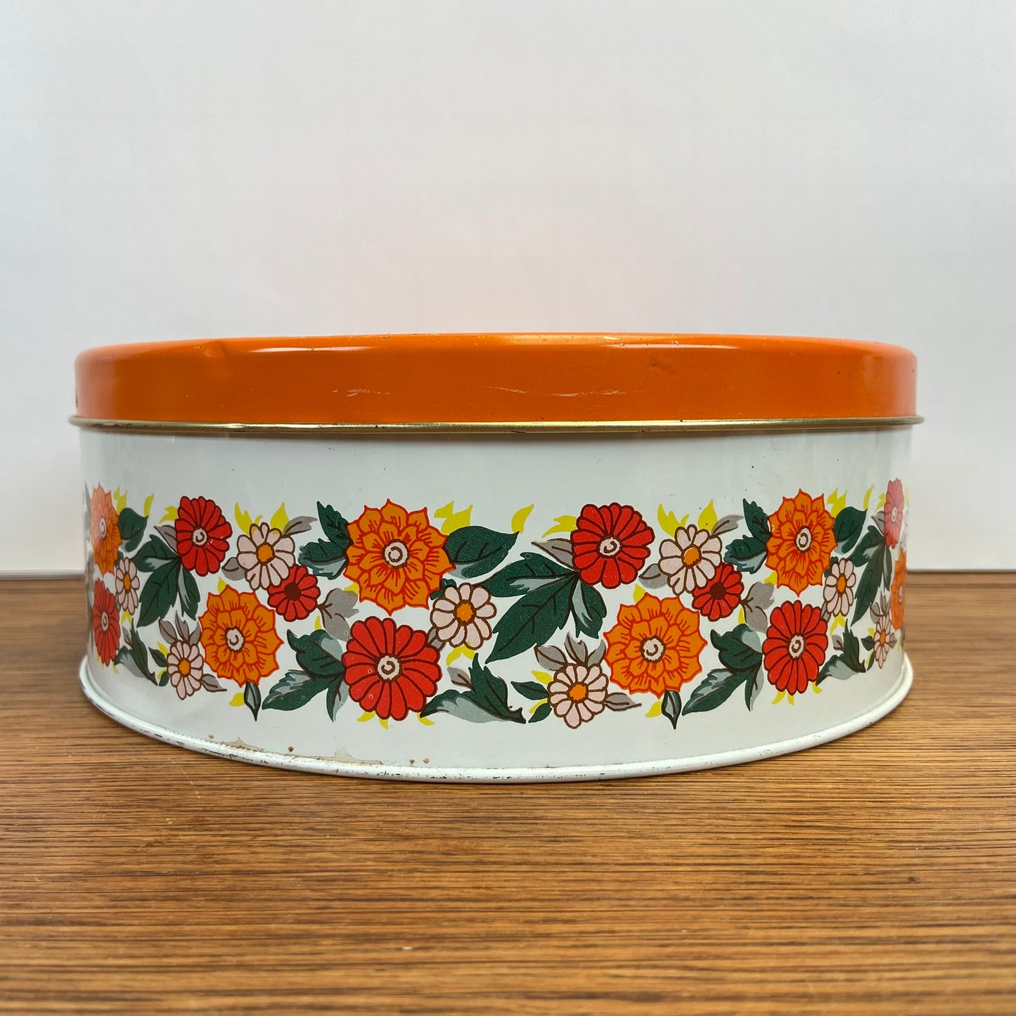 Vintage rond koekjesblik oranje