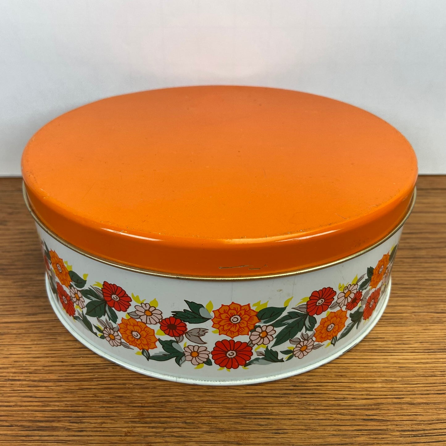 Vintage rond koekjesblik oranje