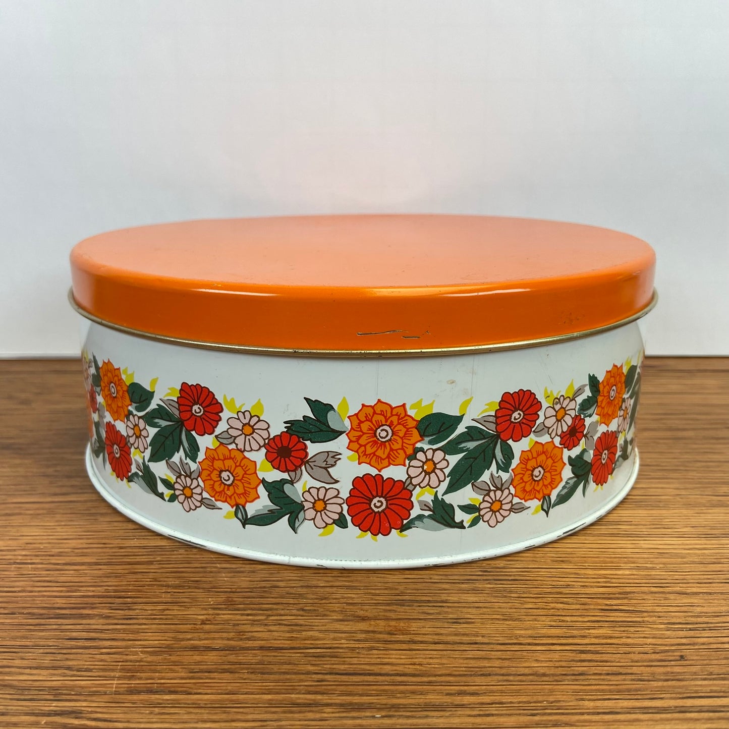 Vintage rond koekjesblik oranje