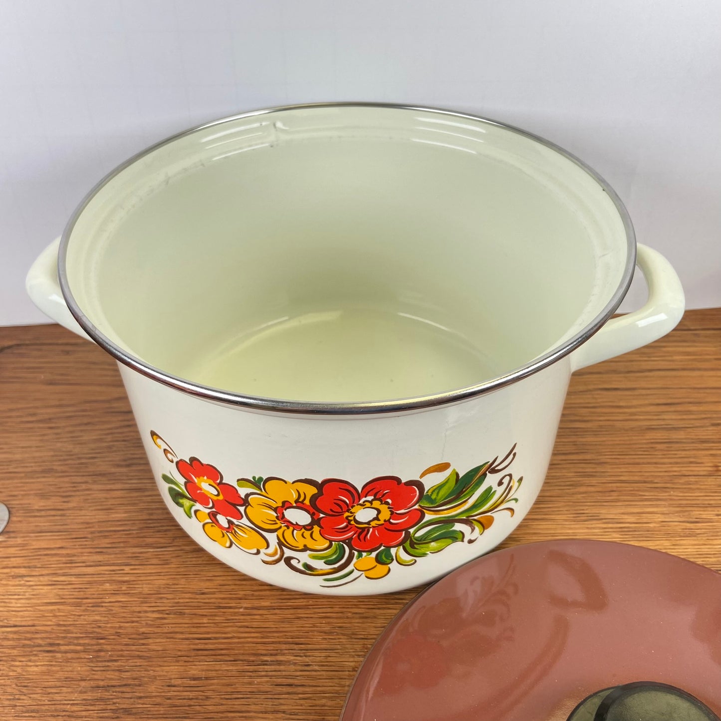 Vintage pan met bloemen