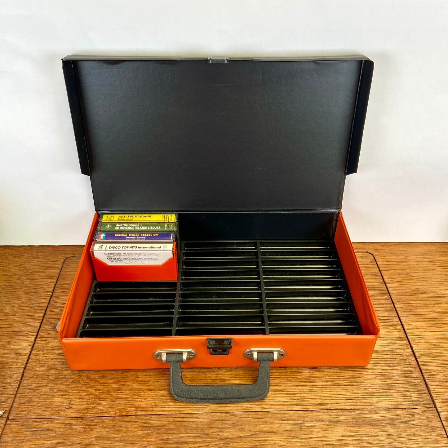 Vintage cassettebandjes koffer