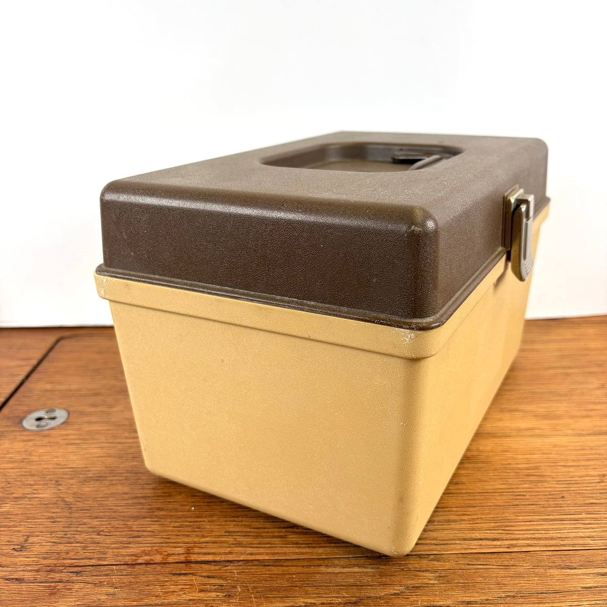 Kleine vintage naaibox curver bruin