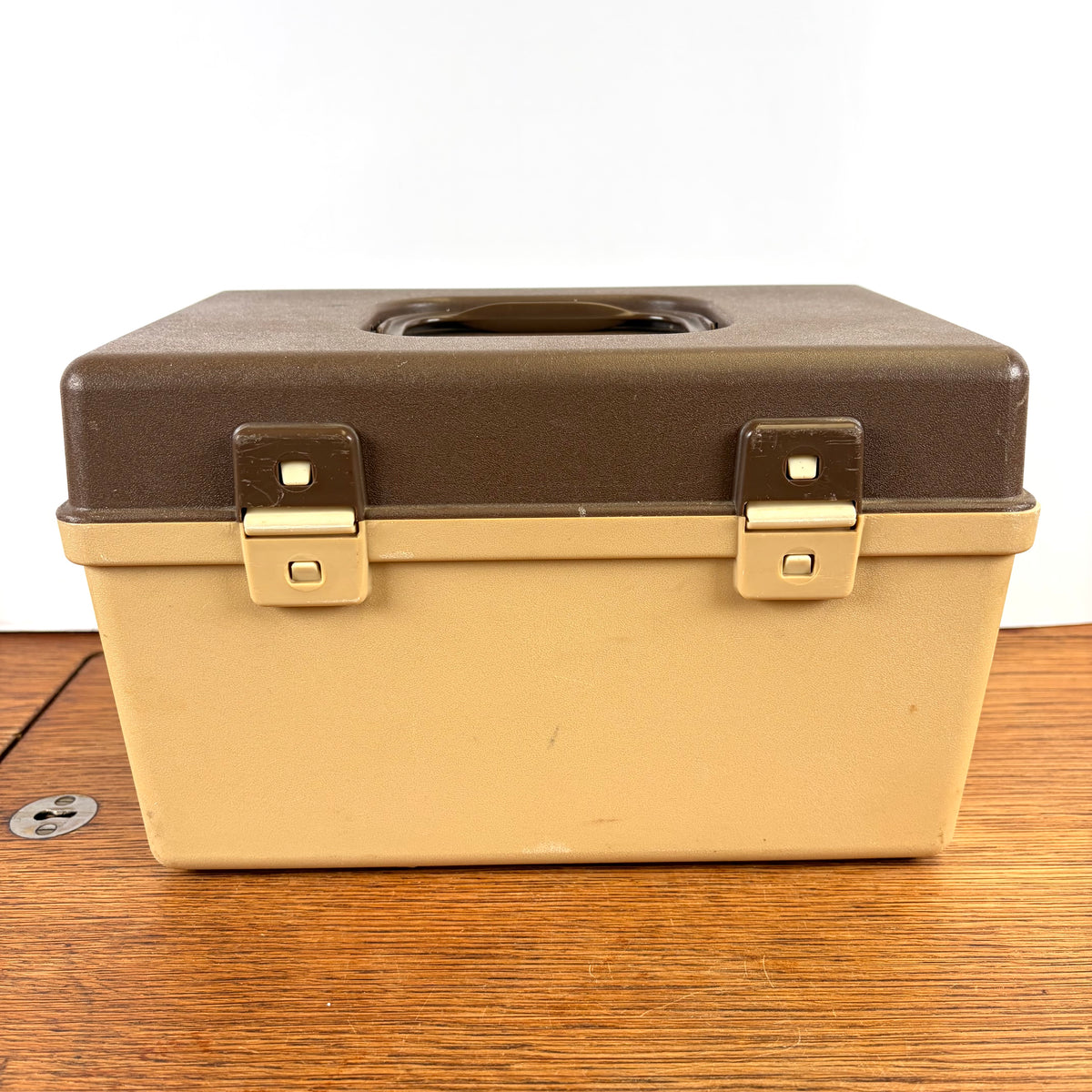 Kleine vintage naaibox curver bruin