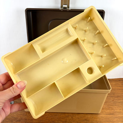 Kleine vintage naaibox curver bruin