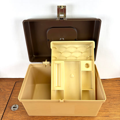 Kleine vintage naaibox curver bruin